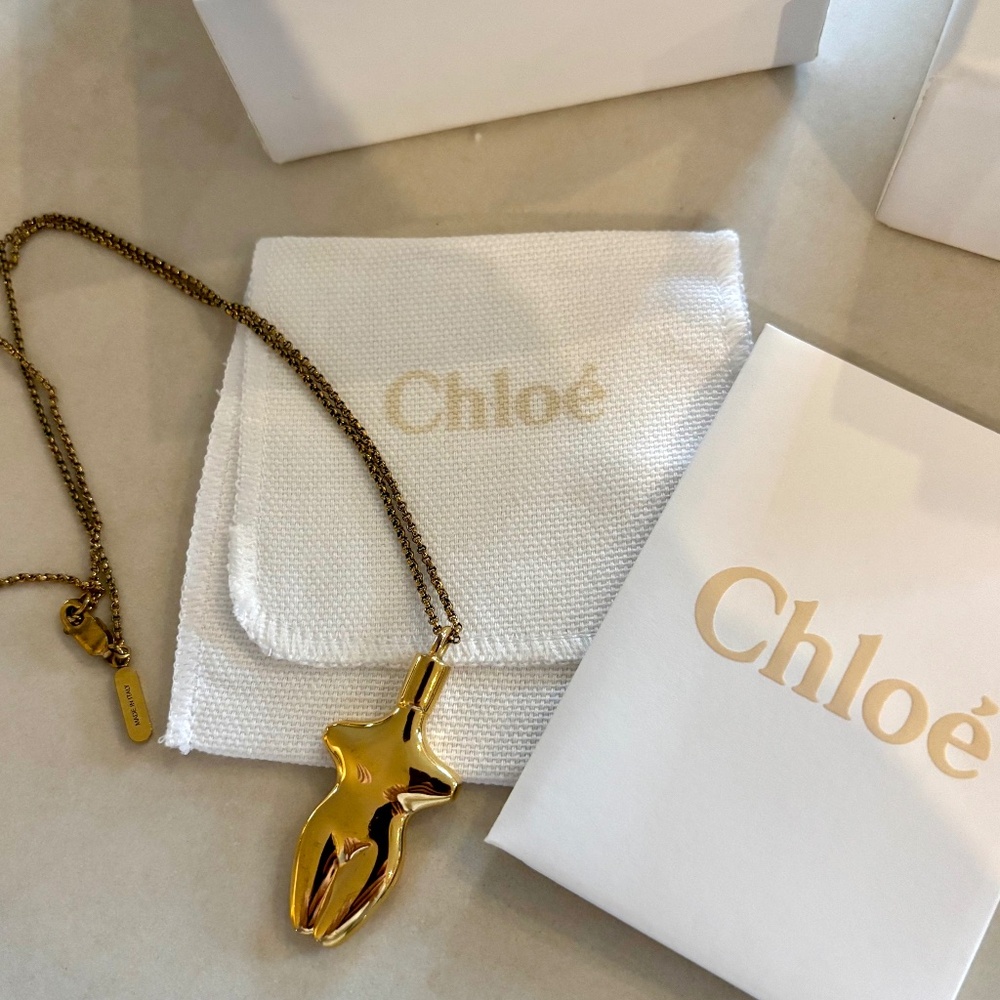 CHLOE “Femininities” Necklace chain and pendant